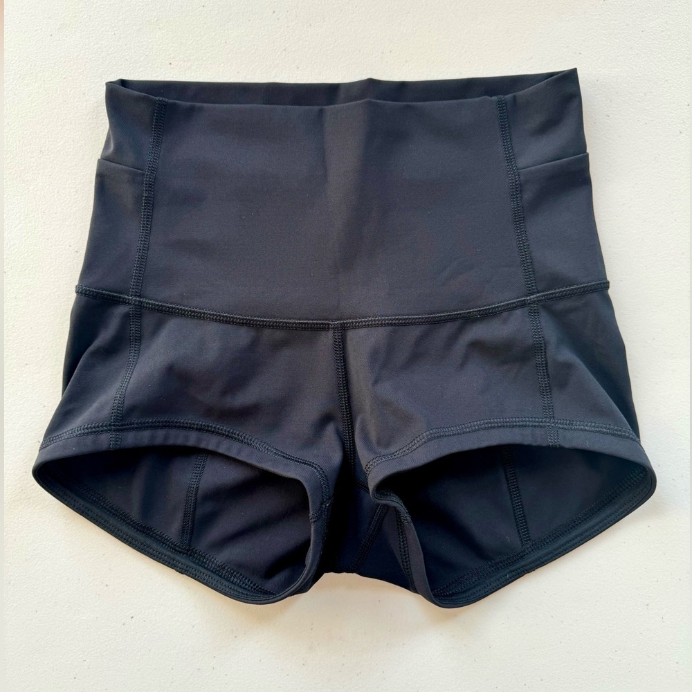 Lululemon In Movement Short Everlux 2” Black Sz 4